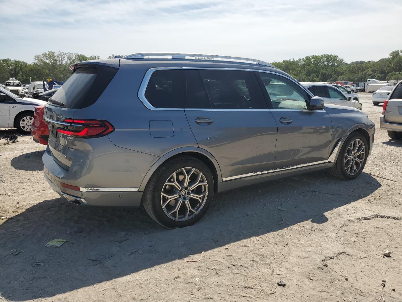 2025 BMW X7 xDrive40I - Фото 3
