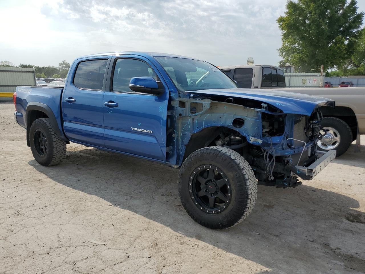 2017 Toyota Tacoma Double Cab - Фото 4