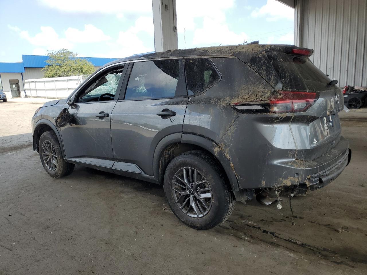 2025 Nissan Rogue S - Фото 2