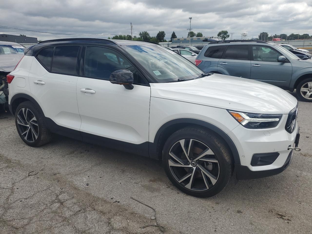 2021 Volvo Xc40 T5 R-Design - Фото 4