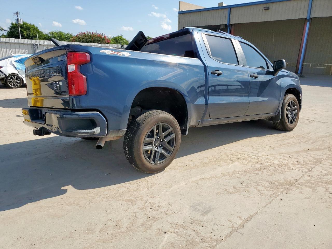 2023 Chevrolet Silverado K1500 Custom - Фото 3