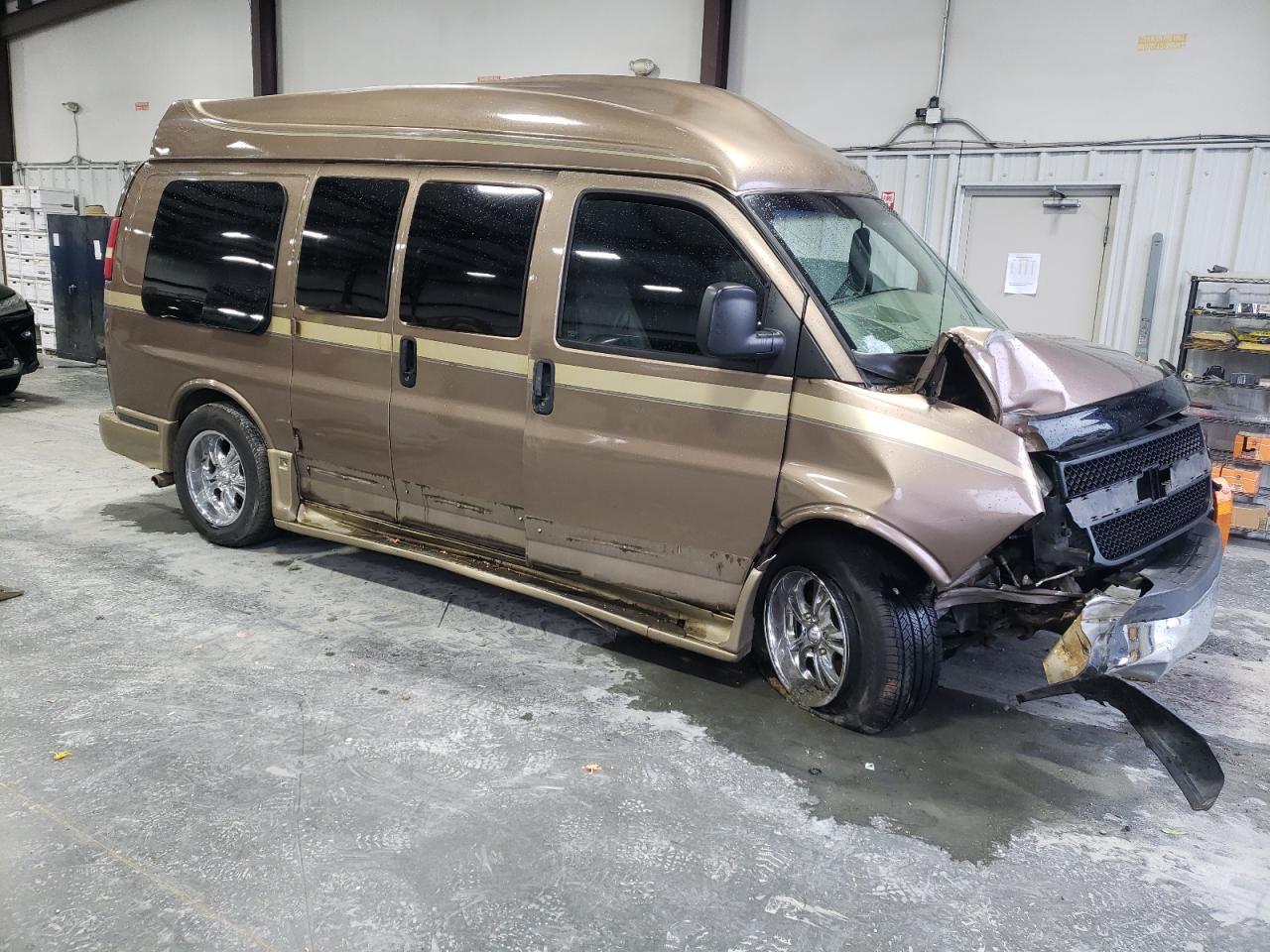 2004 Chevrolet Express G1500 - Фото 4