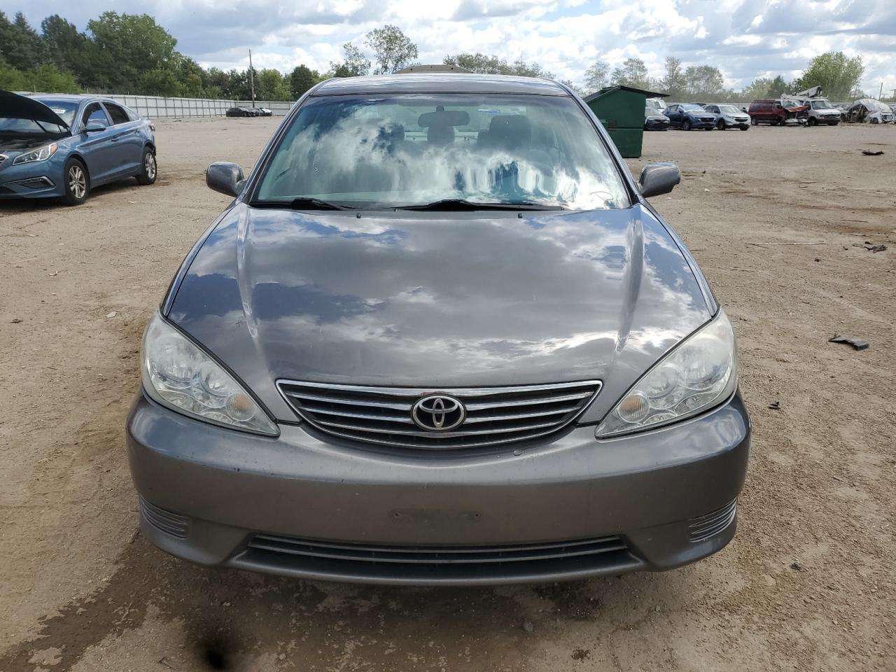 2005 Toyota Camry Le - Image 5