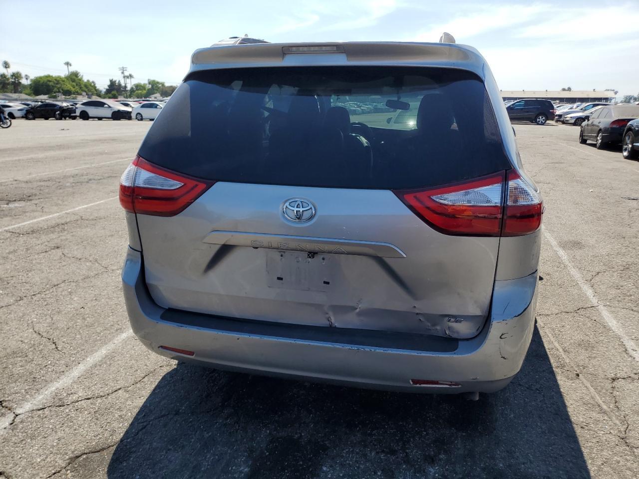 2015 Toyota Sienna Le - Фото 6