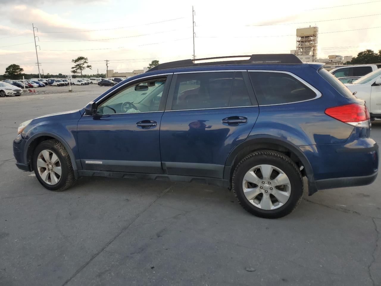 2011 Subaru Outback 3.6R Limited - Фото 2