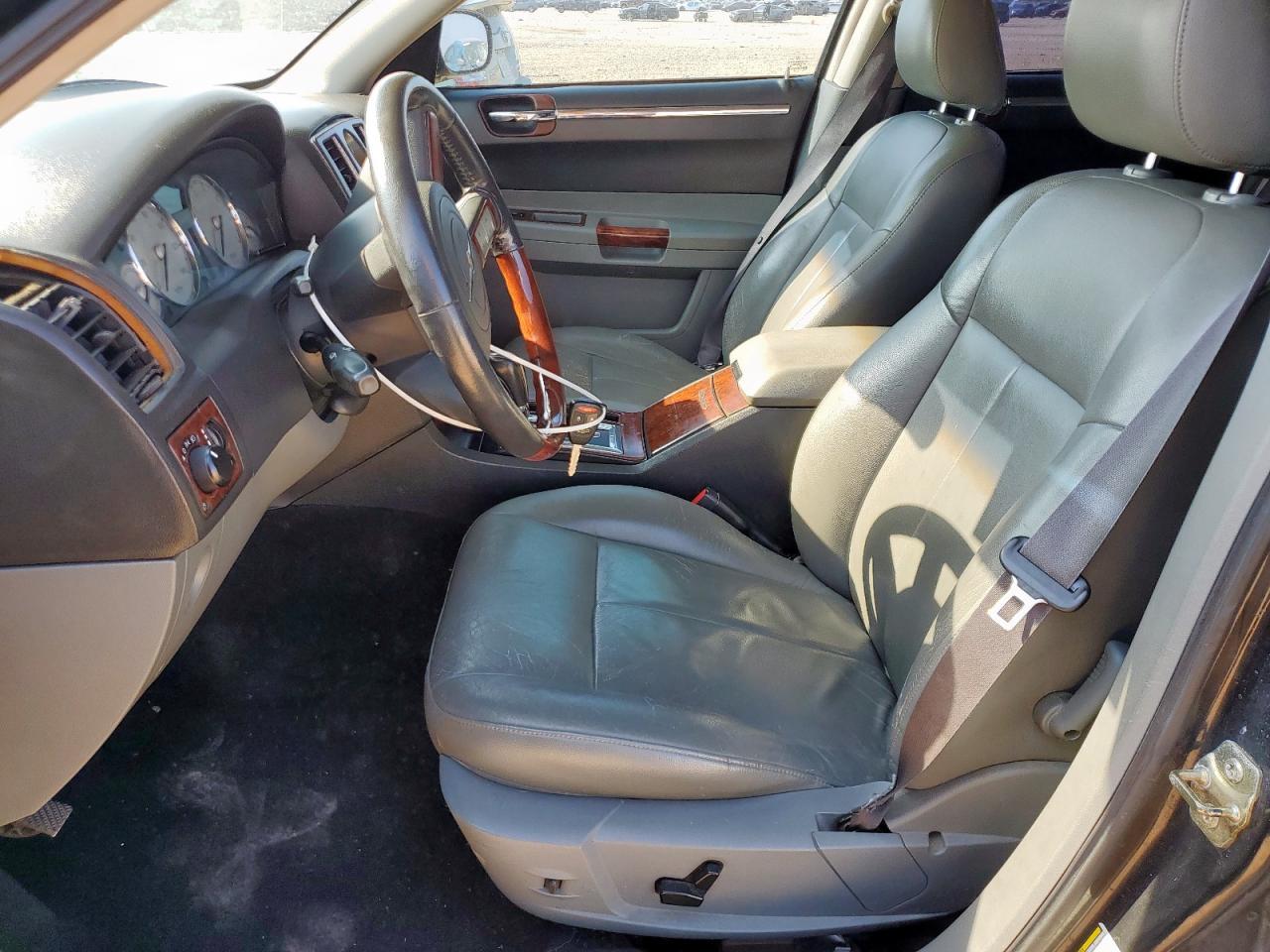 2005 Chrysler 300 Touring - Фото 7