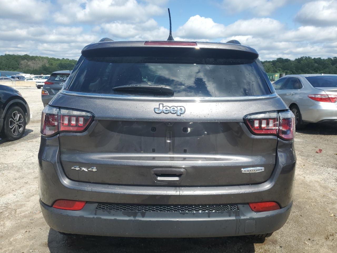 2022 Jeep Compass Latitude - Image 6