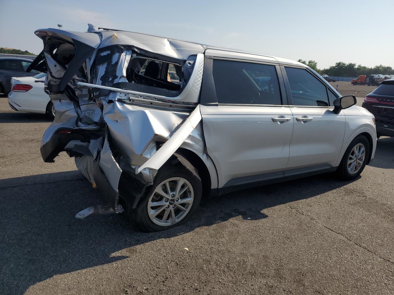 2022 Kia Carnival Lx - Фото 3