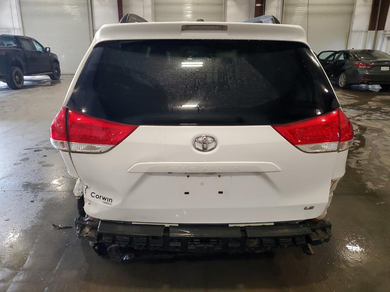 2013 Toyota Sienna Le - Фото 6