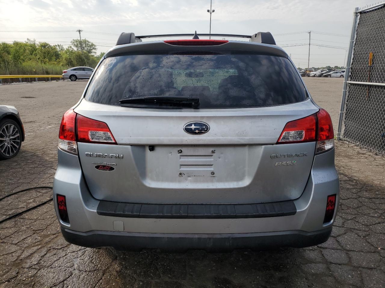 2013 Subaru Outback 2.5I Limited - Image 6