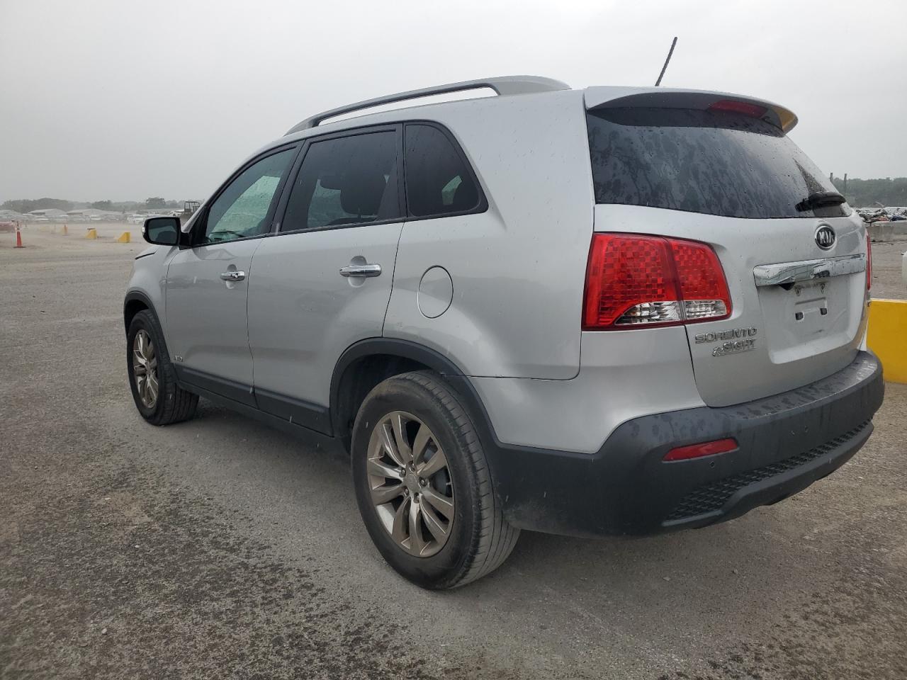 2011 Kia Sorento Ex - Image 2