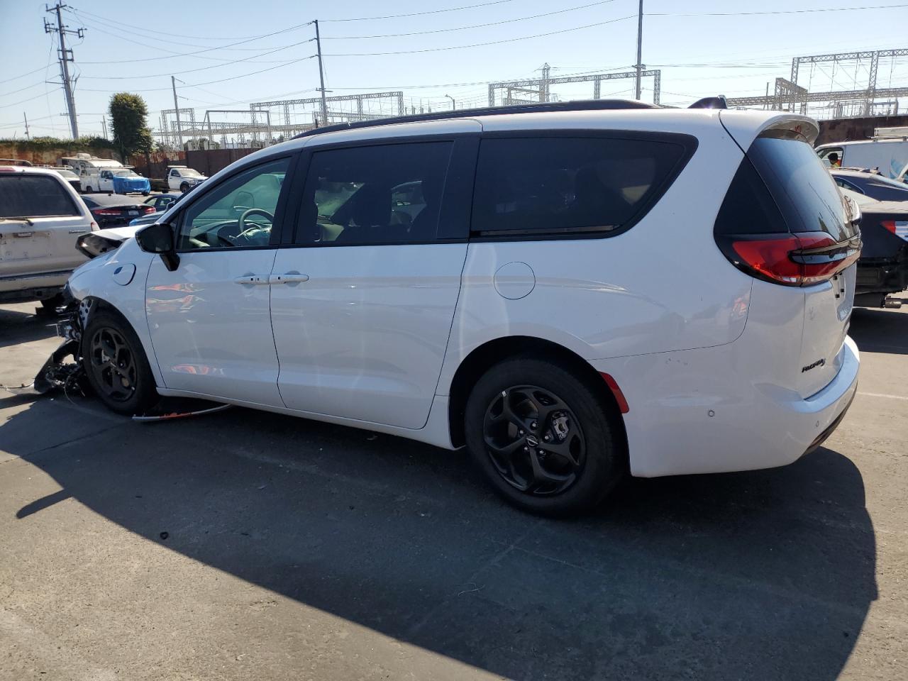 2024 Chrysler Pacifica Hybrid Select - Фото 2