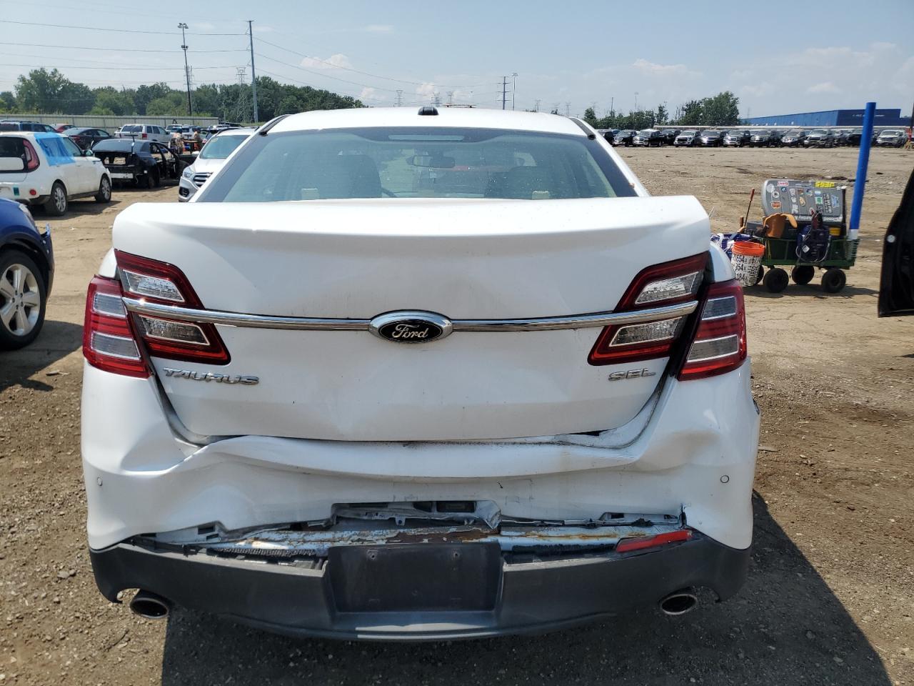 2015 Ford Taurus Sel - Image 6