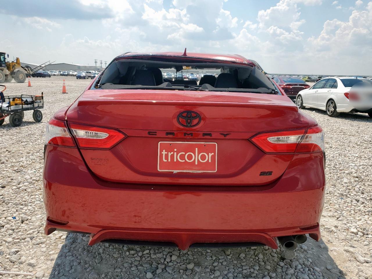 2020 Toyota Camry Se - Фото 6