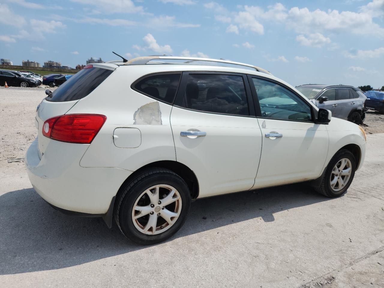 2010 Nissan Rogue S - Image 3