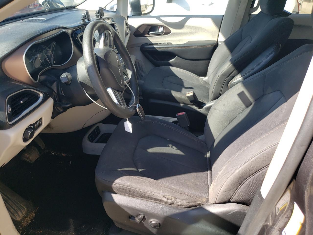 2017 Chrysler Pacifica Touring - Image 7