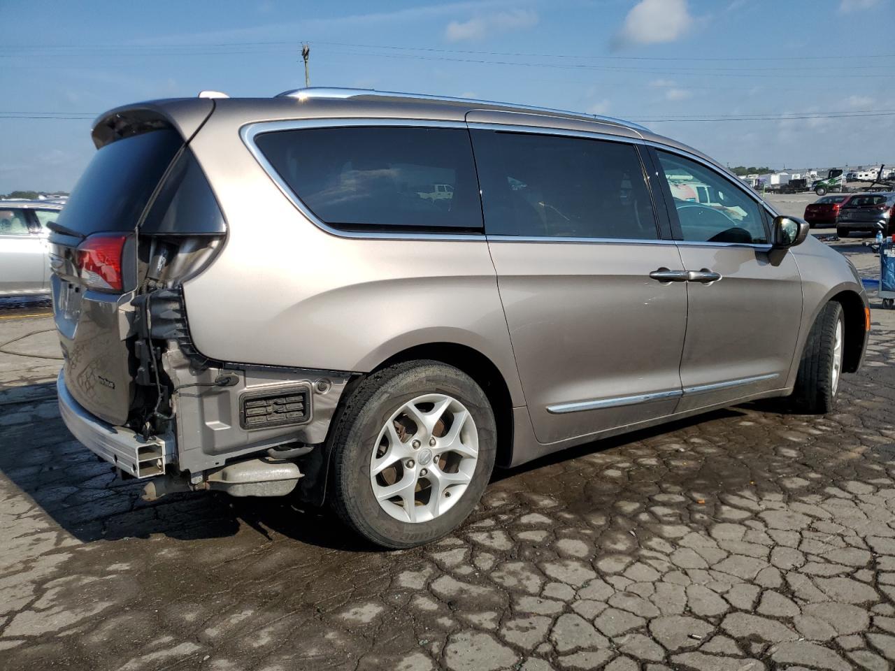 2018 Chrysler Pacifica Touring L Plus - Фото 3