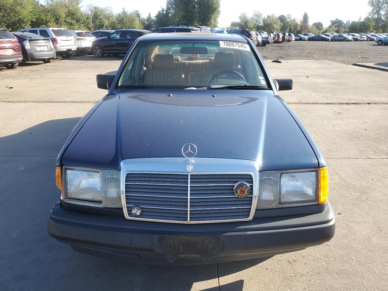 1987 Mercedes-Benz 260 E - Фото 5