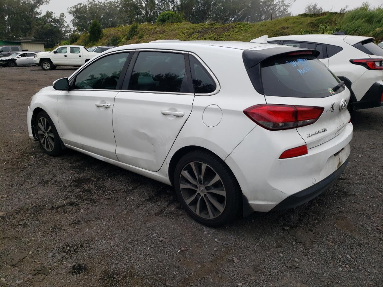 2018 Hyundai Elantra Gt - Image 2