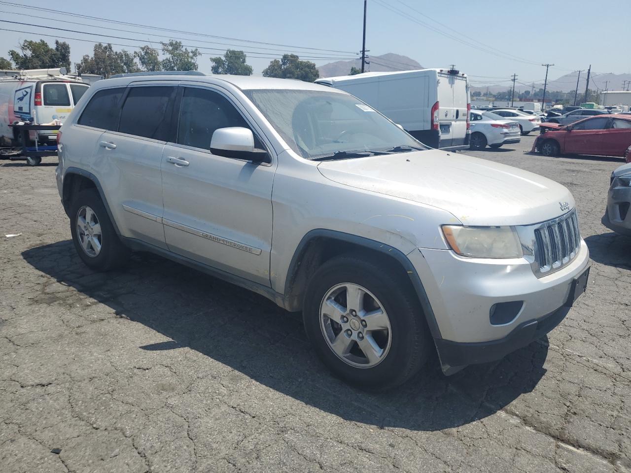 2011 Jeep Grand Cherokee Laredo - Image 4