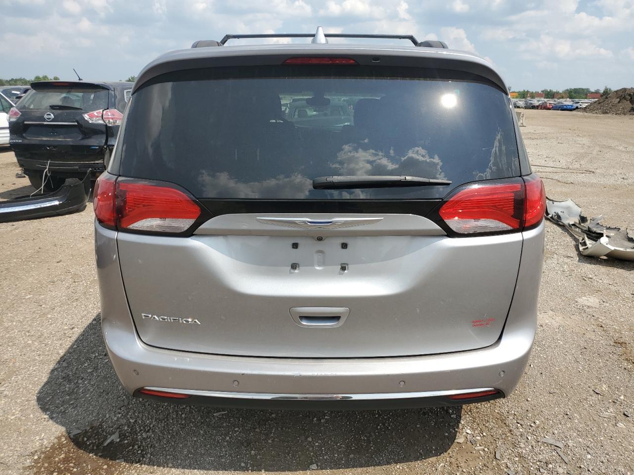 2017 Chrysler Pacifica Touring L - Фото 6