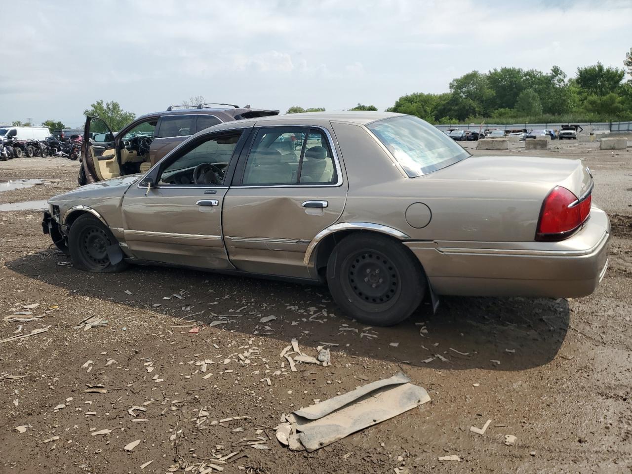 2001 Mercury Grand Marquis Gs - Фото 2