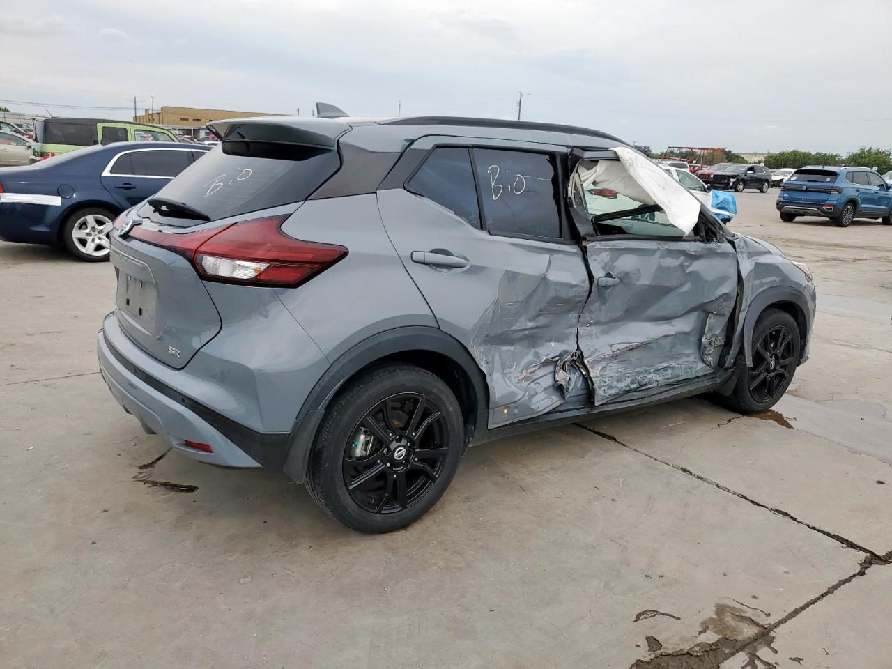 2021 Nissan Kicks Sr - Image 3
