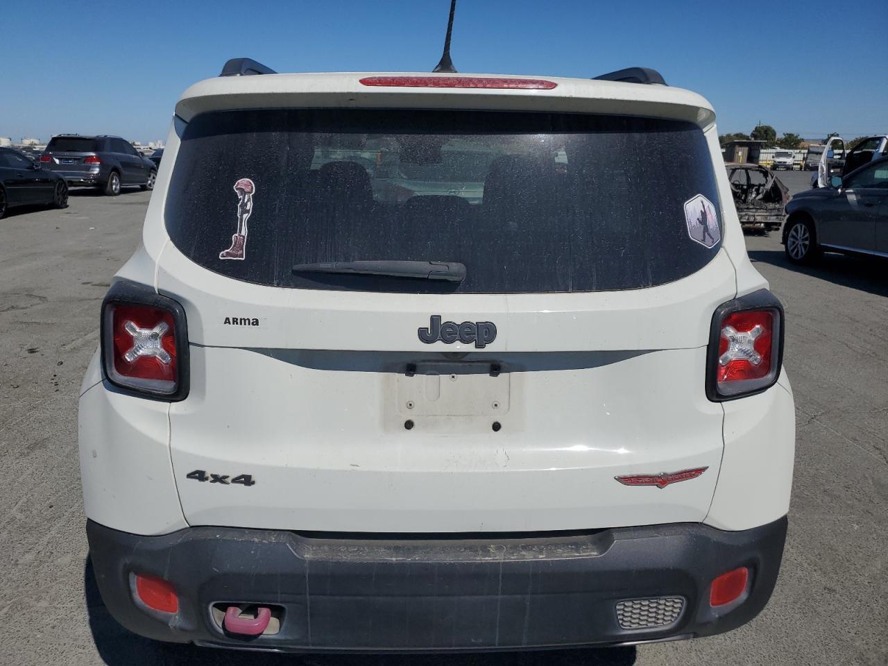 2017 Jeep Renegade Trailhawk - Image 6