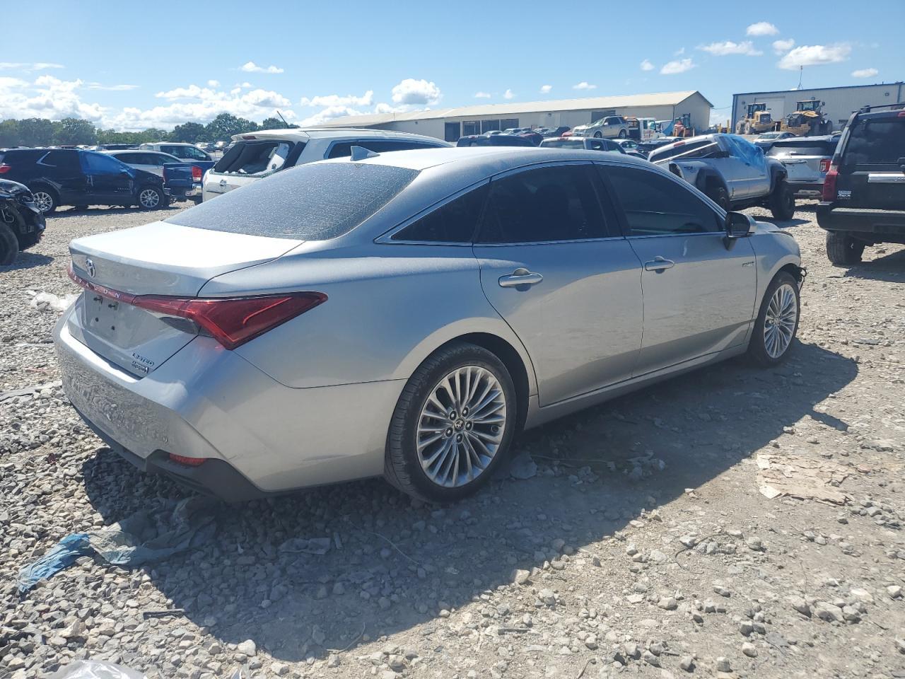 2020 Toyota Avalon Limited - Image 3