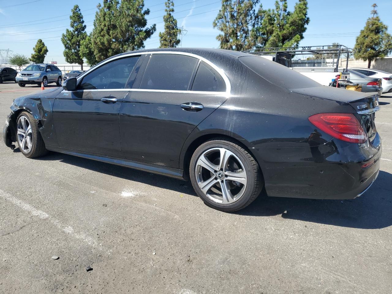 2018 Mercedes-Benz E 300 - Фото 2