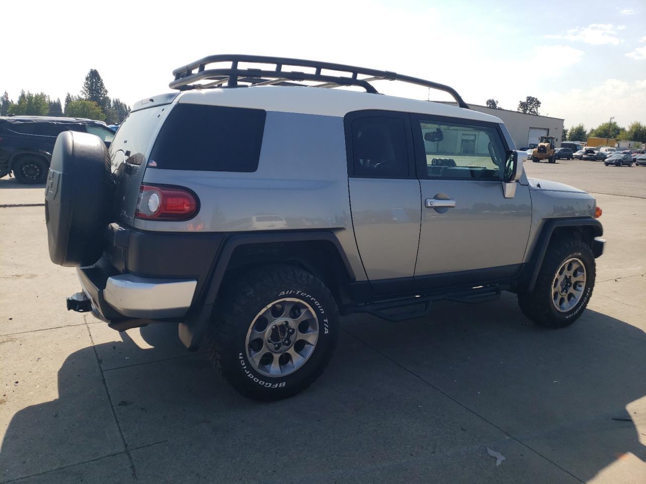 2012 Toyota Fj Cruiser - Image 3