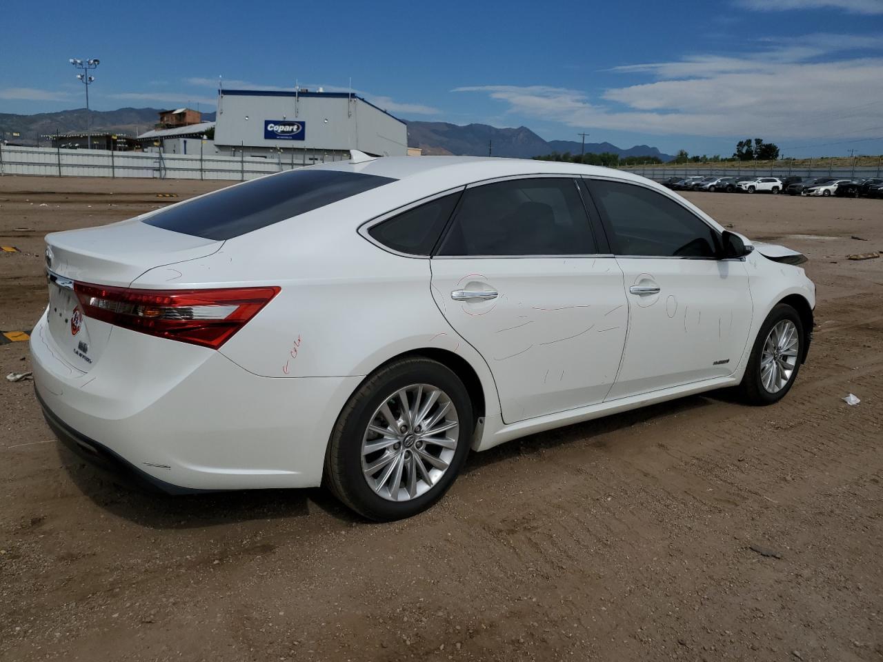 2018 Toyota Avalon Hybrid - Image 3