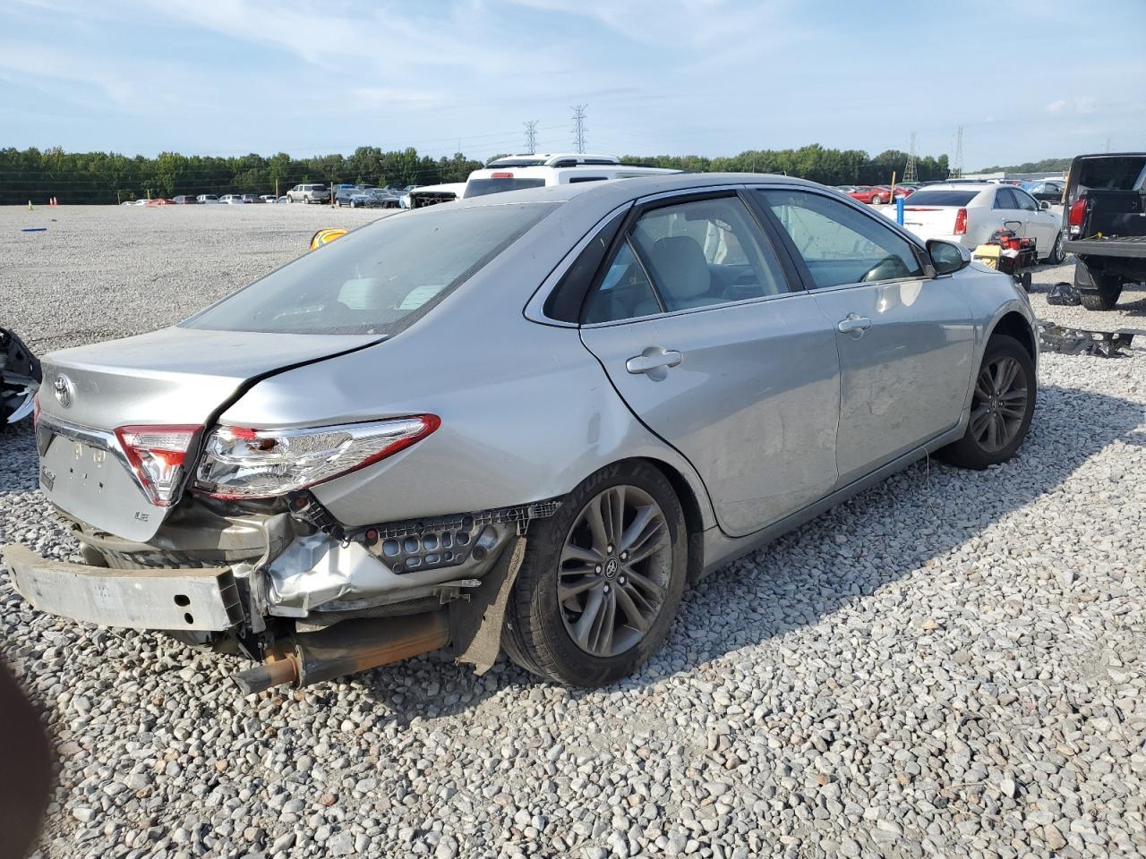 2016 Toyota Camry Le - Фото 3