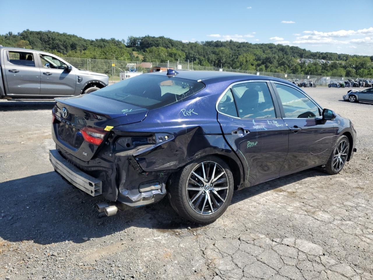 2022 Toyota Camry Se - Image 3