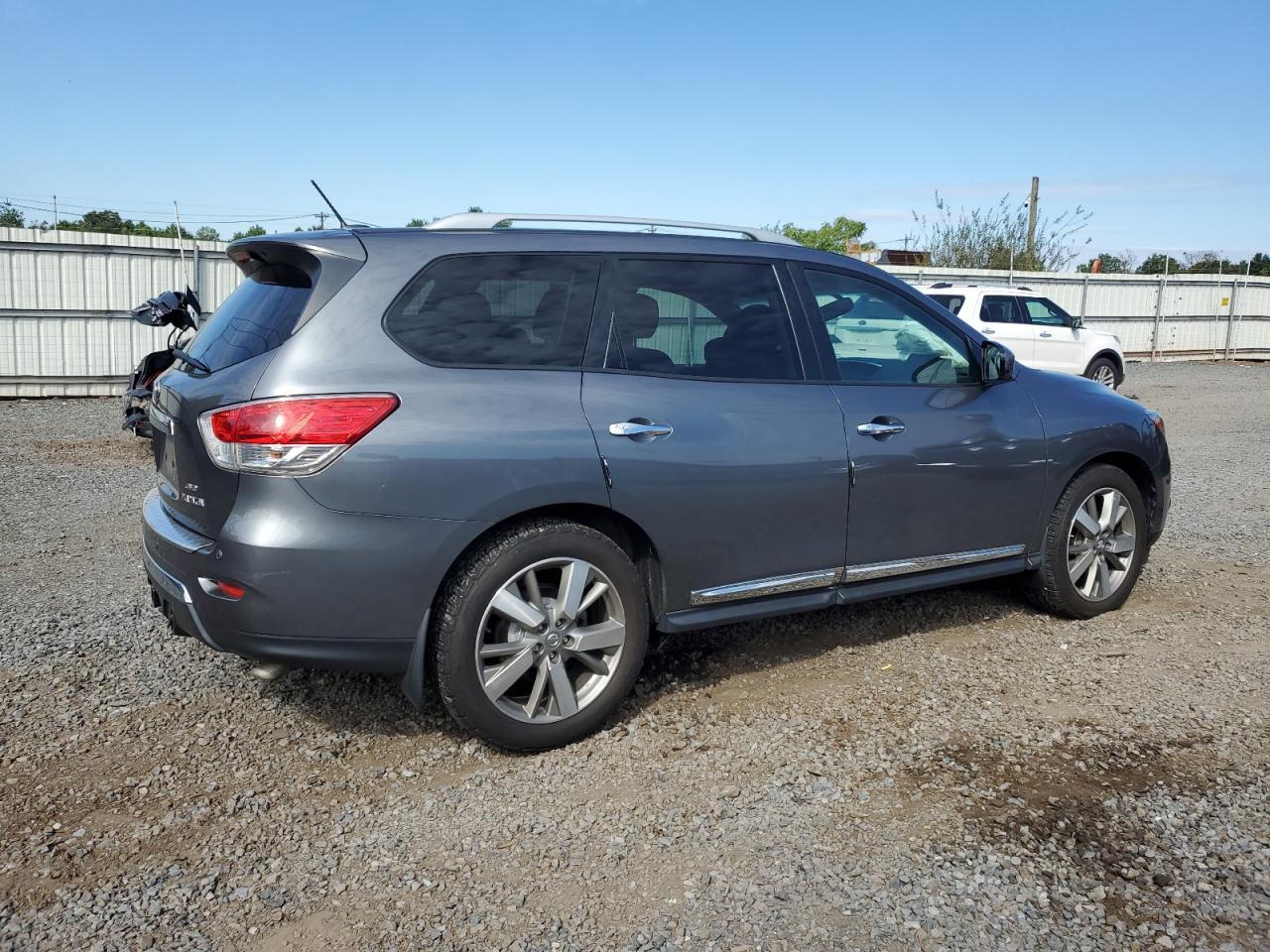 2016 Nissan Pathfinder S S - Image 3