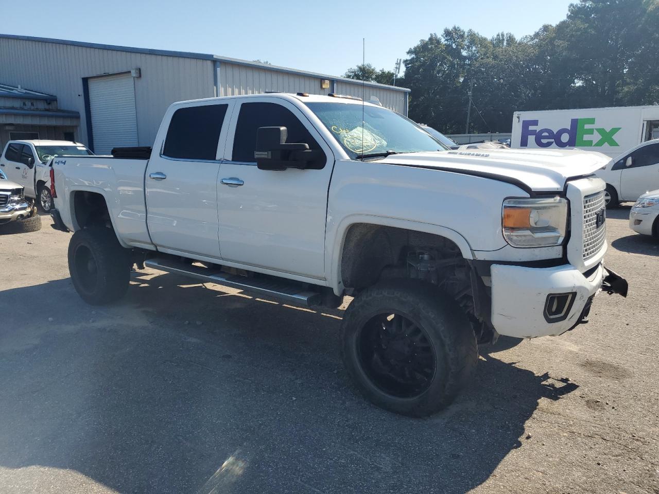 2016 GMC Sierra K2500 Denali - Image 4