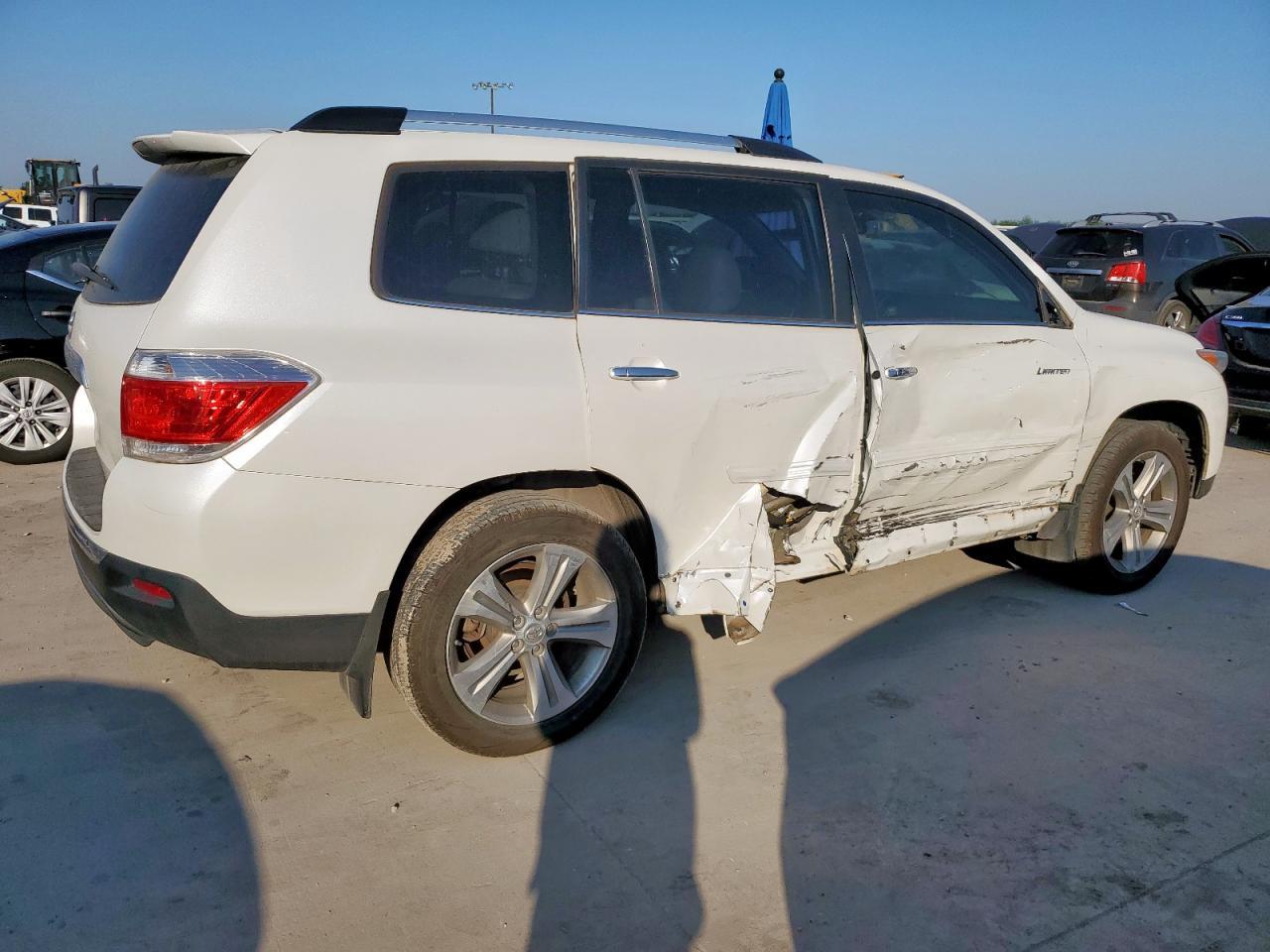 2013 Toyota Highlander Limited - Image 3