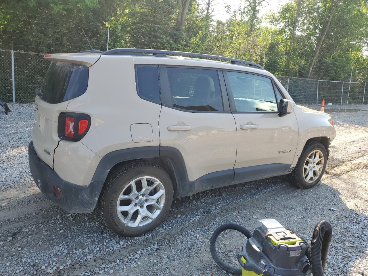 2015 Jeep Renegade Latitude - Image 3