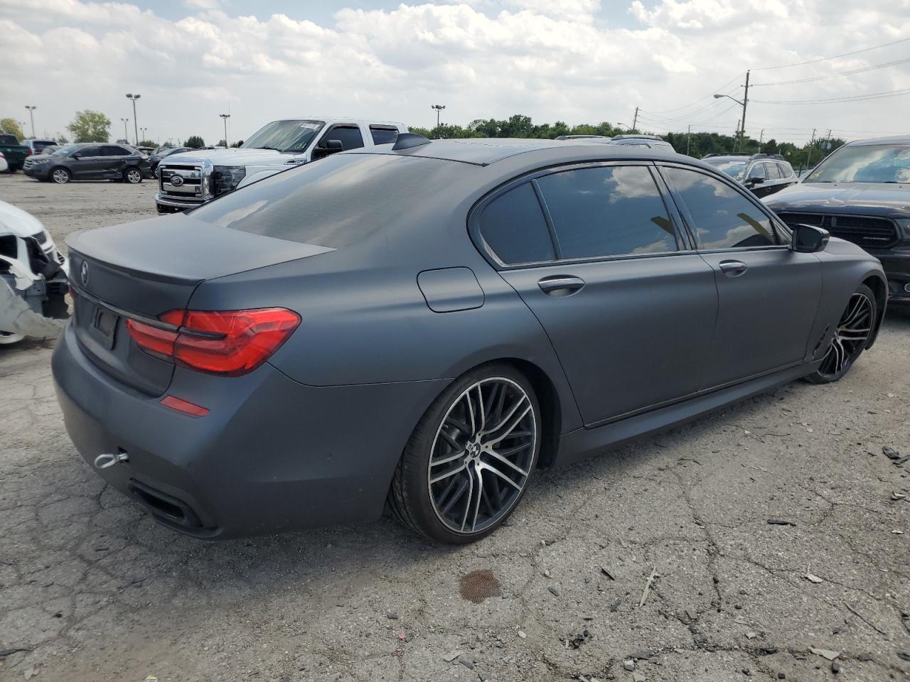 2017 BMW 750 I - Фото 3