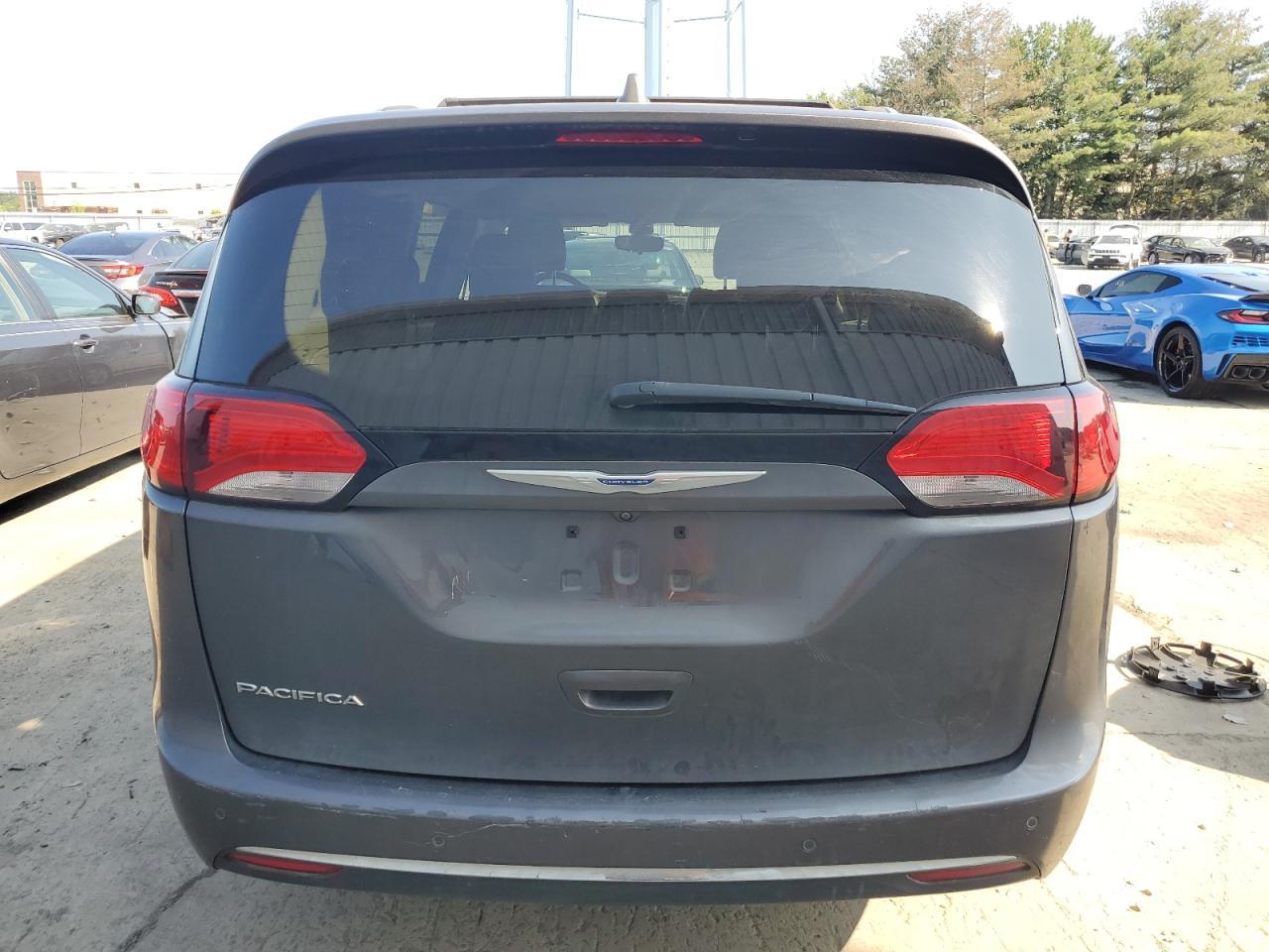 2018 Chrysler Pacifica Touring L - Фото 6