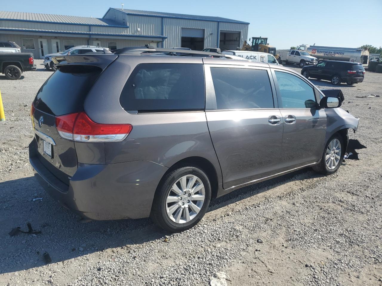 2012 Toyota Sienna Xle - Image 3
