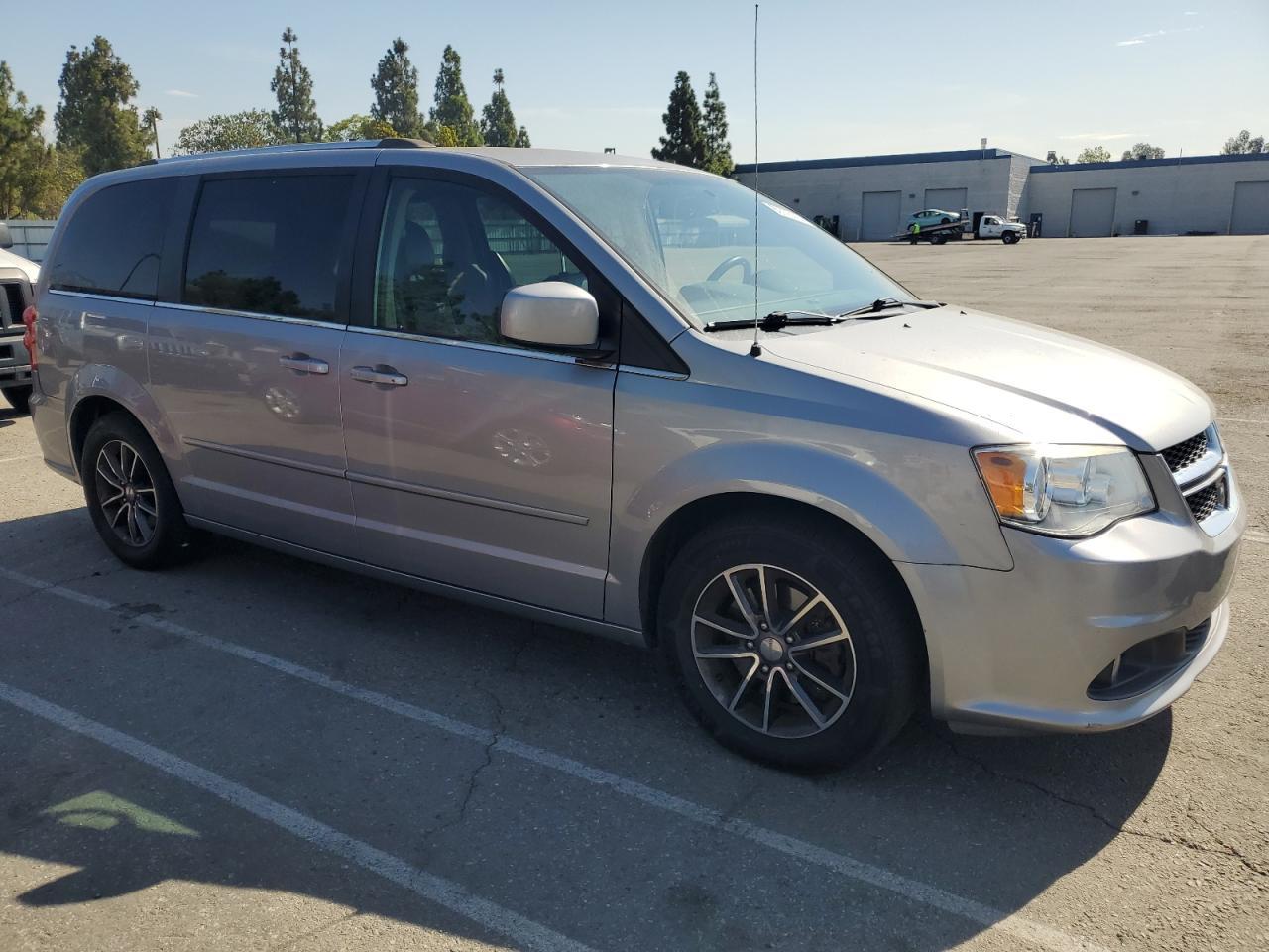 2017 Dodge Grand Caravan Sxt - Фото 4