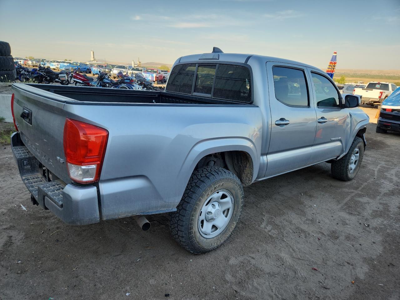 2020 Toyota Tacoma Double Cab - Фото 3