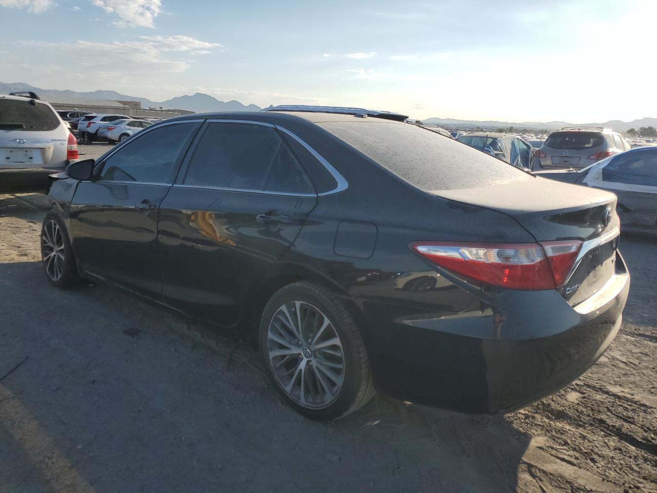 2015 Toyota Camry Le - Фото 2