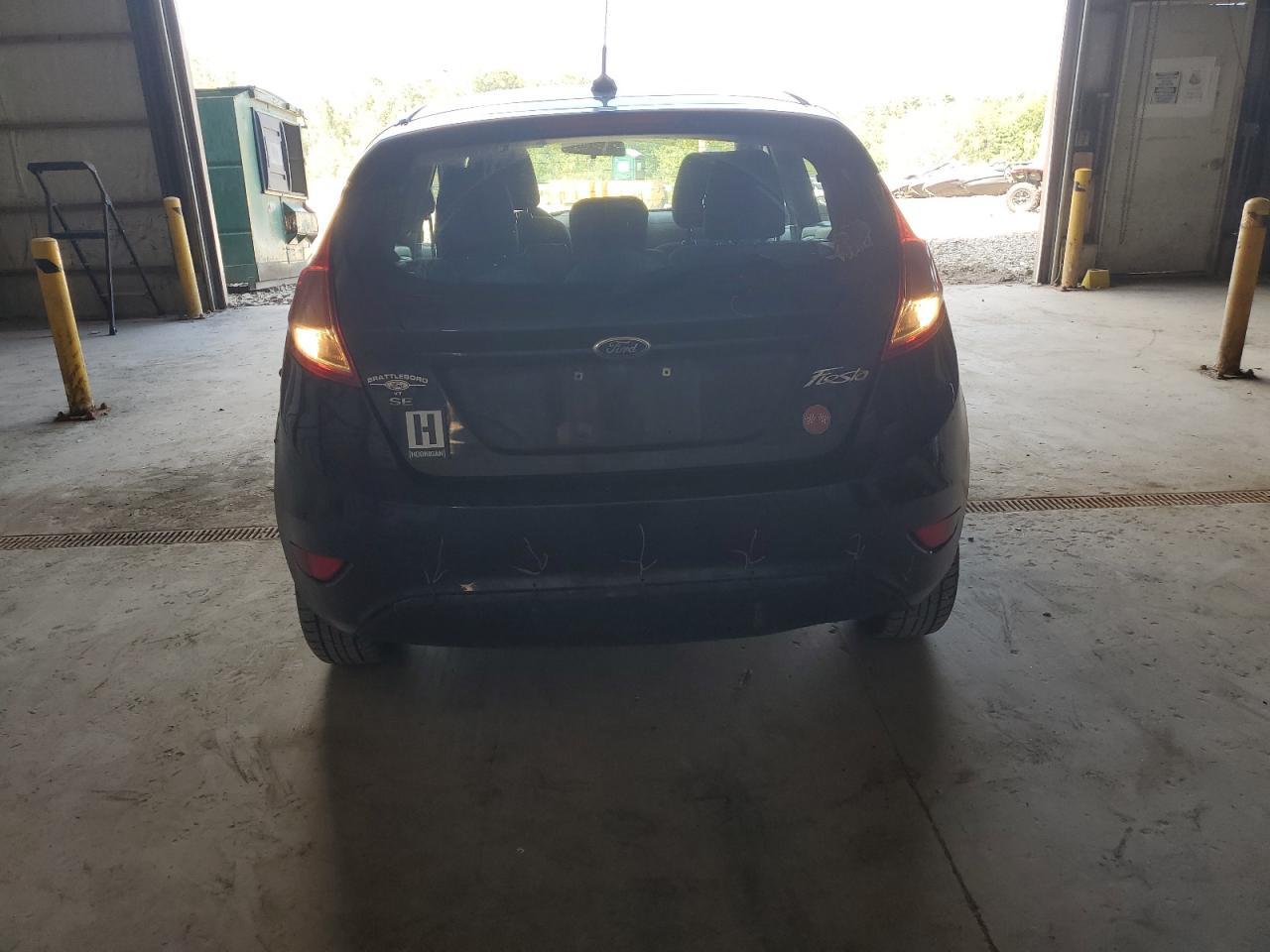 2015 Ford Fiesta Se - Фото 6