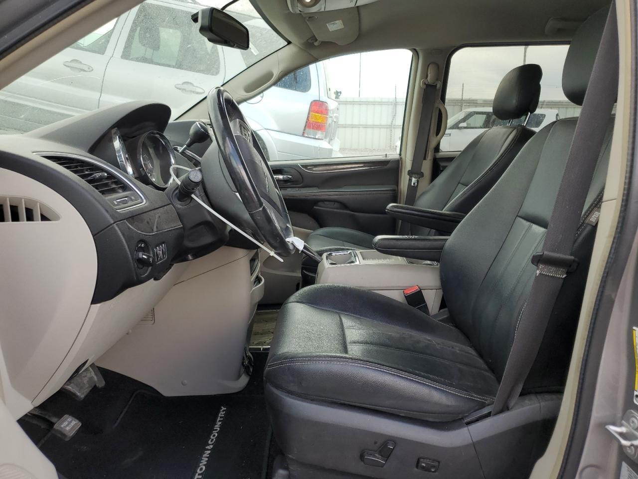 2016 Chrysler Town & Country Touring - Фото 7