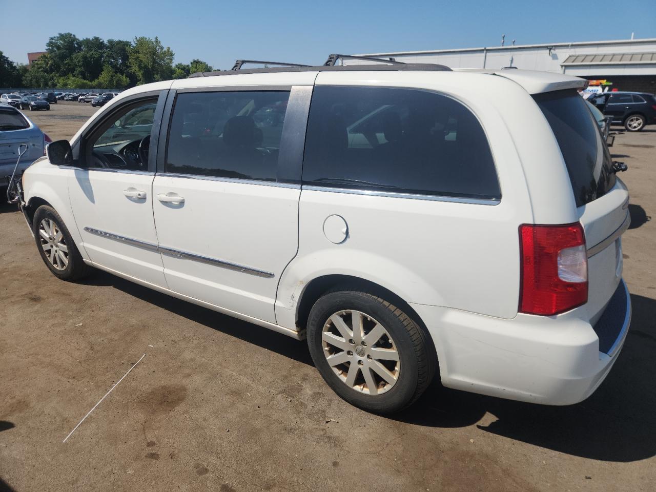 2012 Chrysler Town & Country Touring - Фото 2