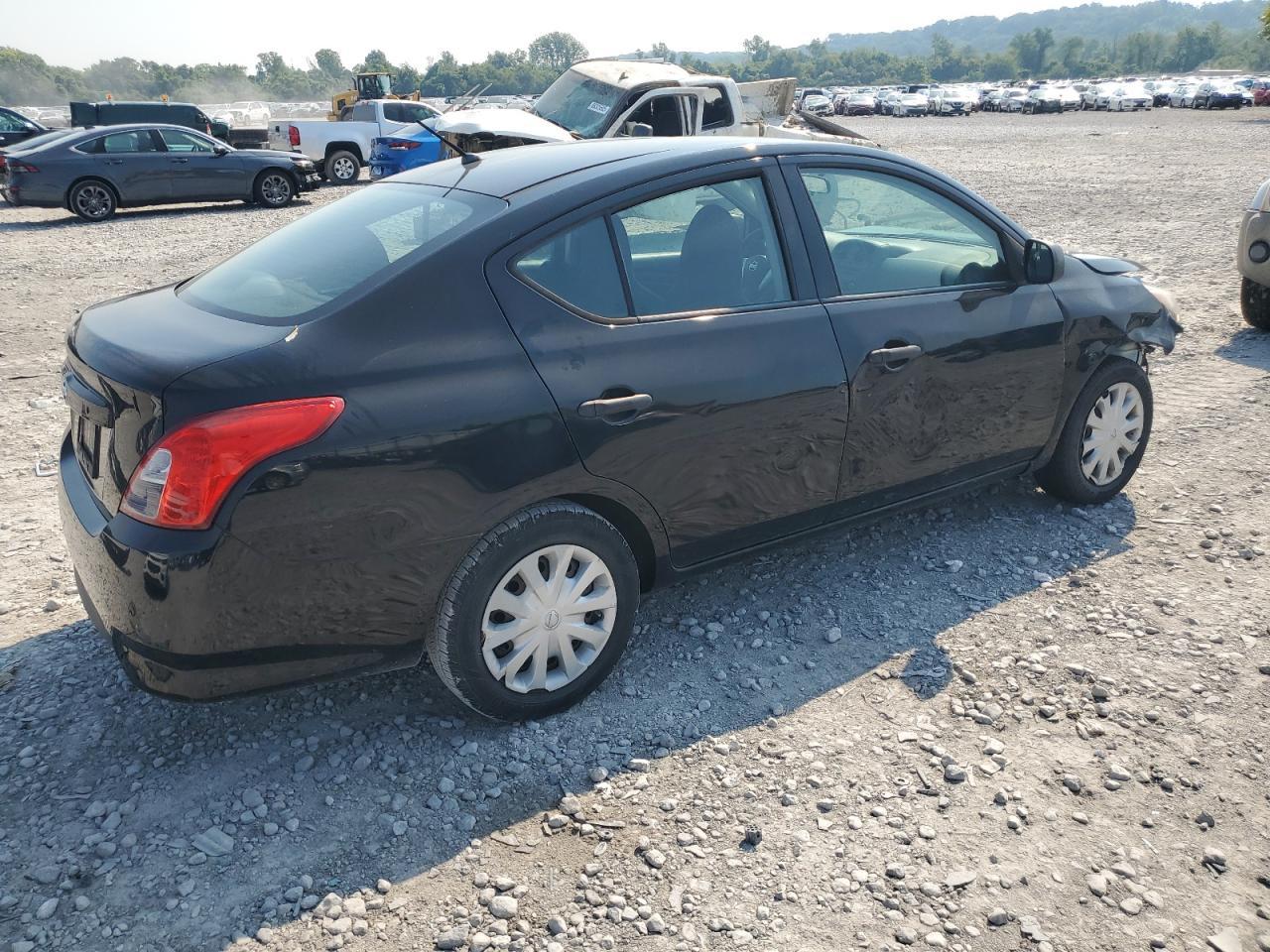2015 Nissan Versa S - Image 3