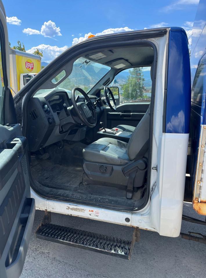 2011 Ford F550 Super Duty - Image 5