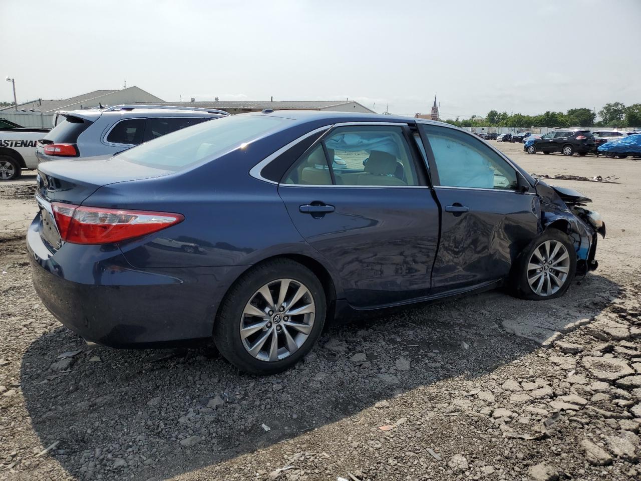 2016 Toyota Camry Le - Фото 3